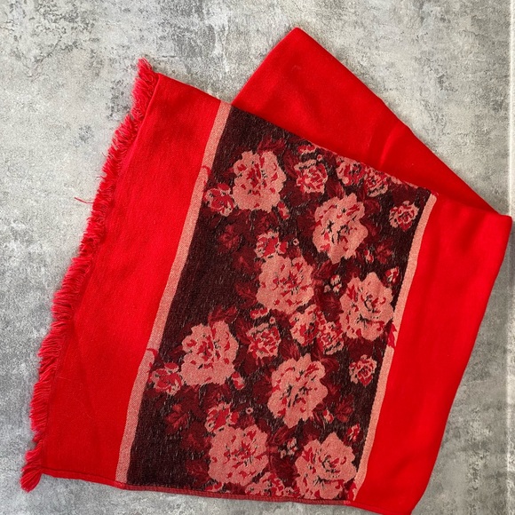 Rose pattern blanket scarf - Picture 4 of 4